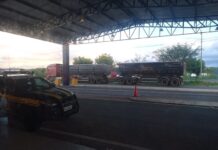 PRF flagra caminhão com mais de 15 toneladas de excesso de peso na BR 343, em Piripiri (PI)