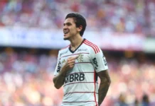 Flamengo bate Fortaleza e fica a 6 pontos da liderança do Brasileirão