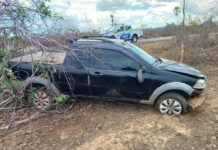 Motorista capota carro ao desviar de jumentos na PI-477, em Pedro II