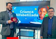 Joaquim Pires recebe o Selo OURO do Compromisso Nacional Criança Alfabetizada