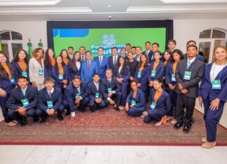 Governo recebe estudantes eleitos no Parlamento do Futuro e destaca importância do projeto